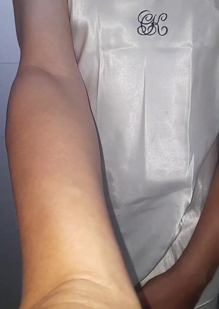 Naomisinka: Satin in weißen langen dessous, fetisch mit sperma