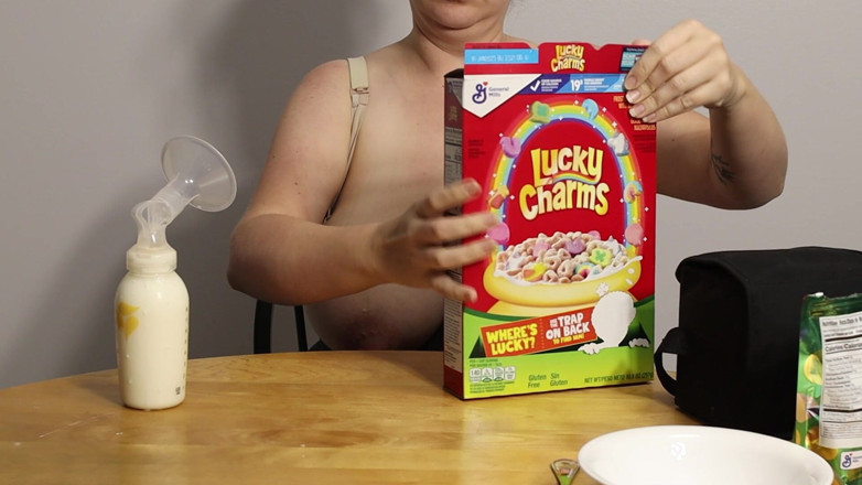 Vibra King Video: Breastmilk Pumping and Eating Cereal
