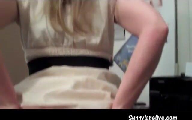 Sunny Lane: Sunny Lane是一个淫荡淫荡的邻居