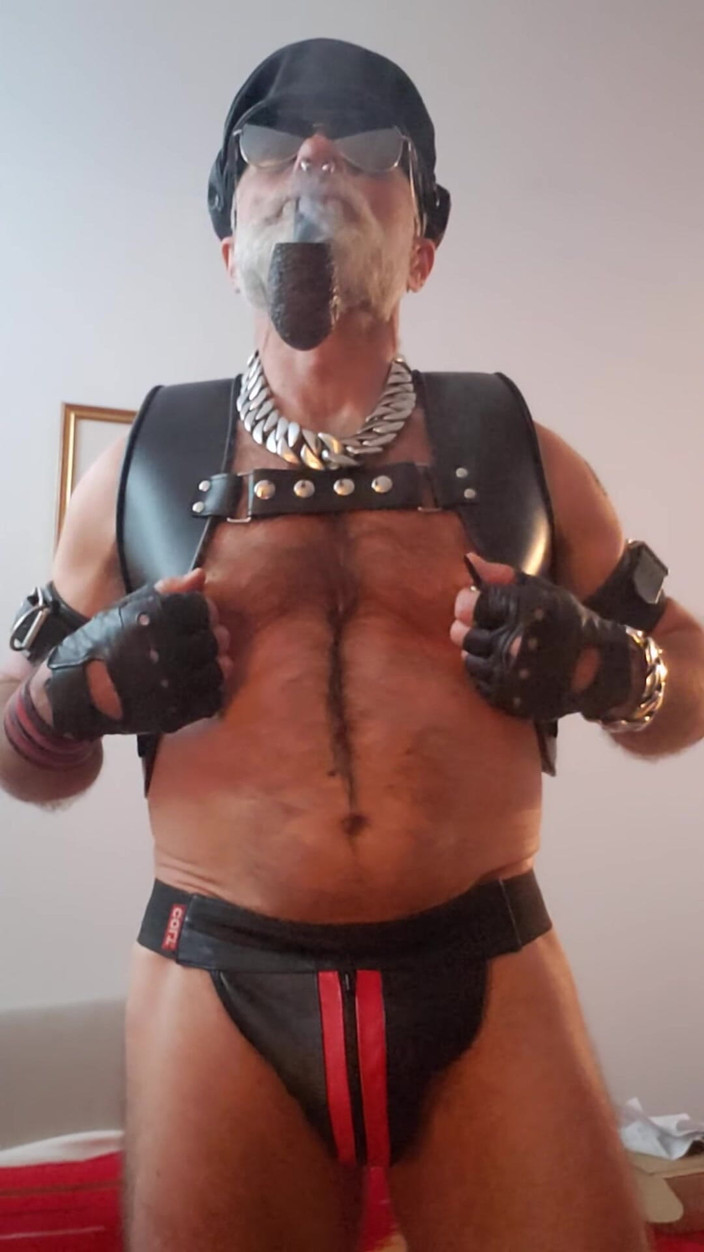 Muscles Cigar FFPig: Tatăl vitreg trabuc Enjoyin Pipe cu o nouă pereche de...
