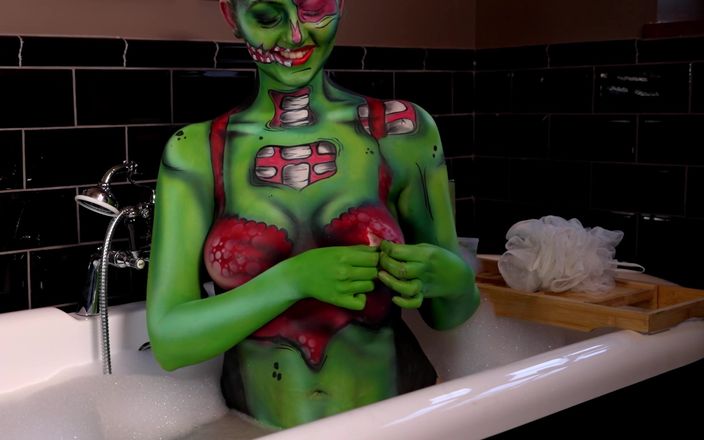 Em Yang: Zombie Bodypaint Lagi Mandi Mandi