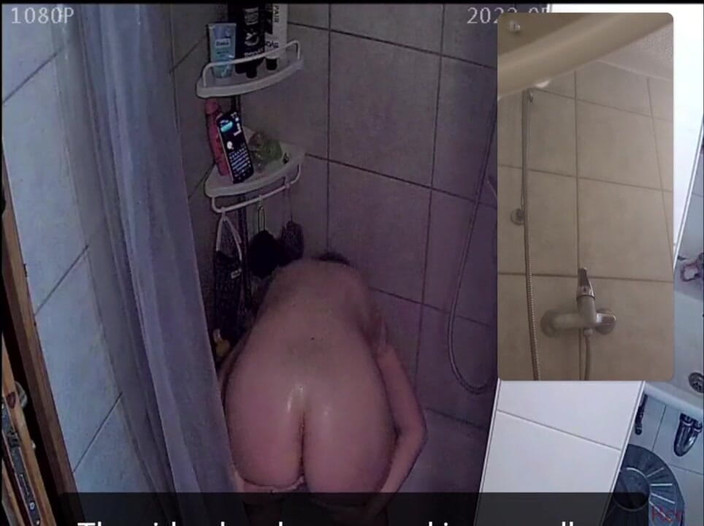 KittieNoOne: Kittienoone si doccia e si masturba