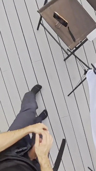 Dickflash Roof Adventure: Part 2 小さな赤毛の痴女が彼女に素早く射精し、彼氏が待っている間