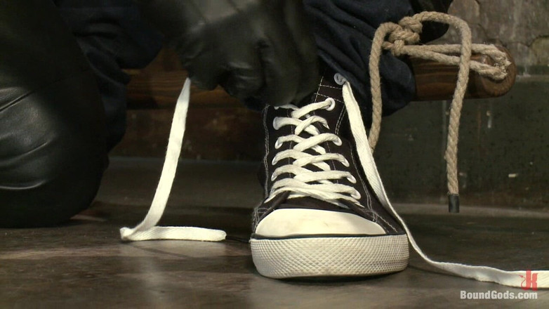 Bound gods: Esclave bite