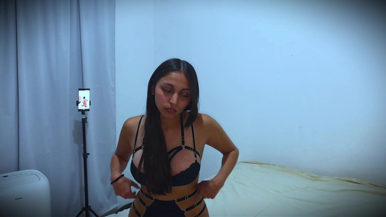 LoverDevilx: Ei găsesc-mă făcând un videoclip fierbinte și am sfârși prin a învăța...