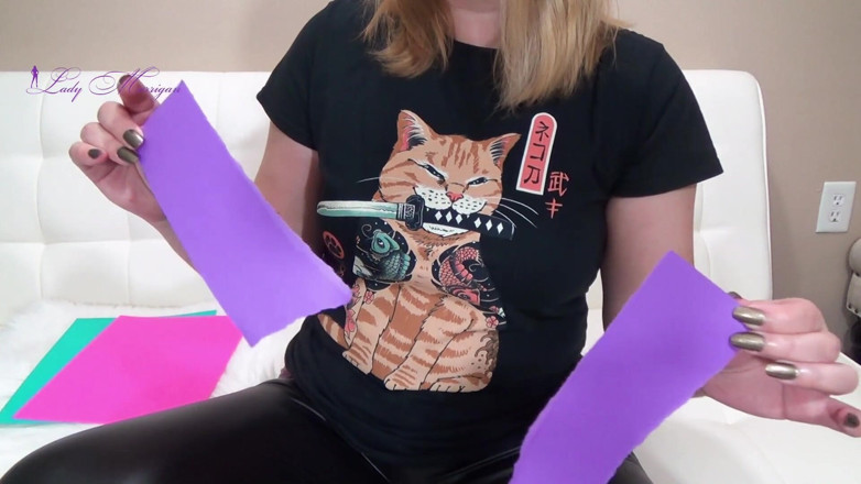 Morrigan Havoc: Rozdzieranie kolorowego papieru rękami