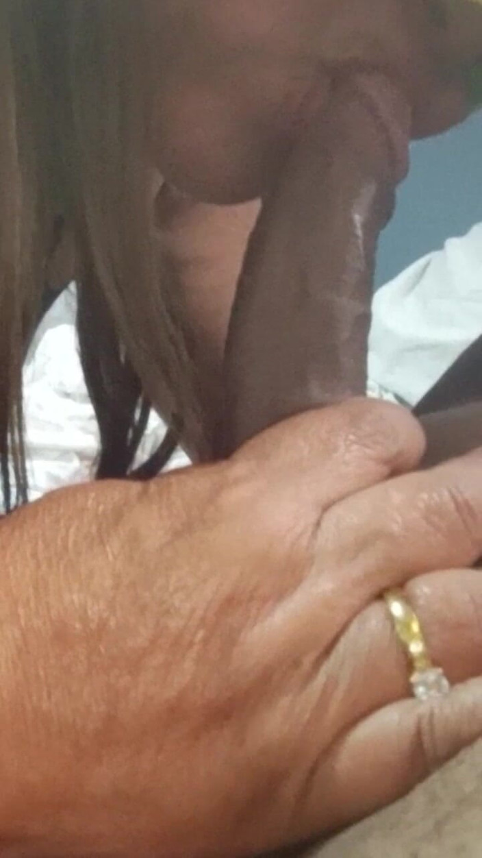 Milfta boohot: 70-річна мамка в сексуальній нижній білизні хотіла, щоб я відсмоктав її дупу у відповідь. Сеанс смоктання члена