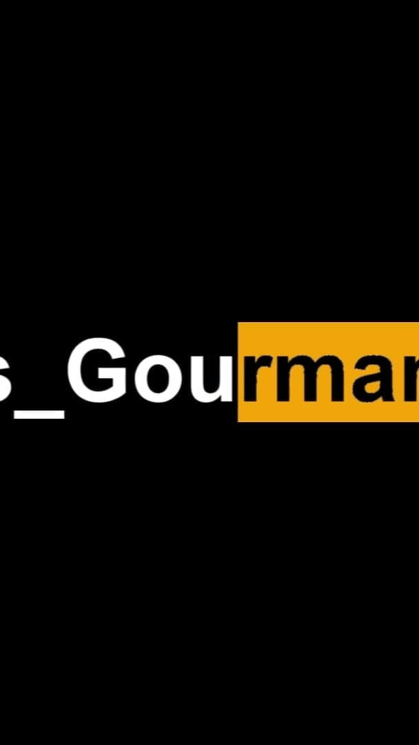Les Gourmands: 큰 입술의 밀프. 오줌 싸기
