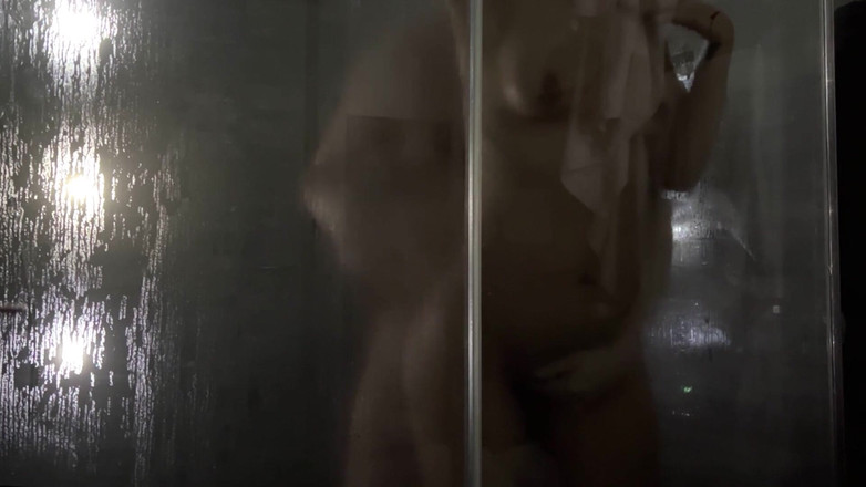 ManMaxCum: Čůrák vklouzl do mýdlové vagíny drobné brunetky