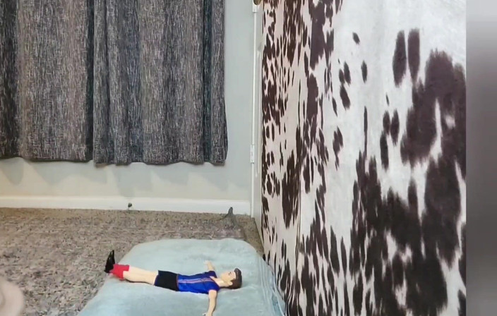 Julia Ryan: Osuruklar Üzerinde Çalışıyor