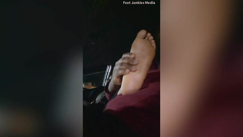 Foot Patrol: Nikki ile ayak ayak emiyor randevu