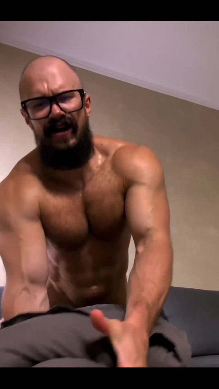 Mister Stone: Використовуйте свій рот, щоб поклонятися моїм ногам і м'язам