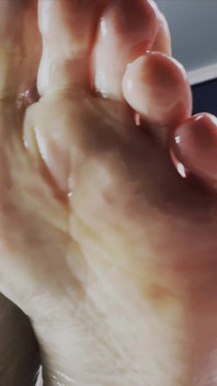 Asmr si cewek pecinta fetity kaki dilumuri minyak sampai muncrat - pov