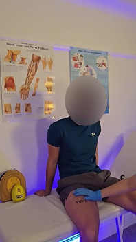 本物のイギリスの看護師がクリニックで私を吹く!