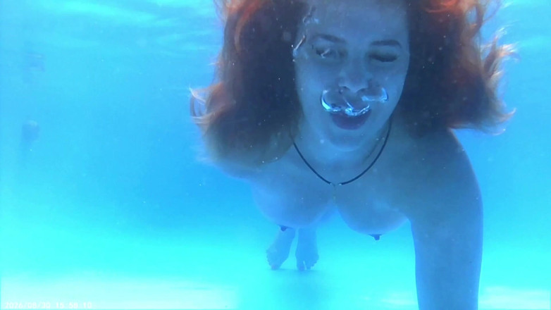Sexy_Emeli: Debaixo d'água na piscina
