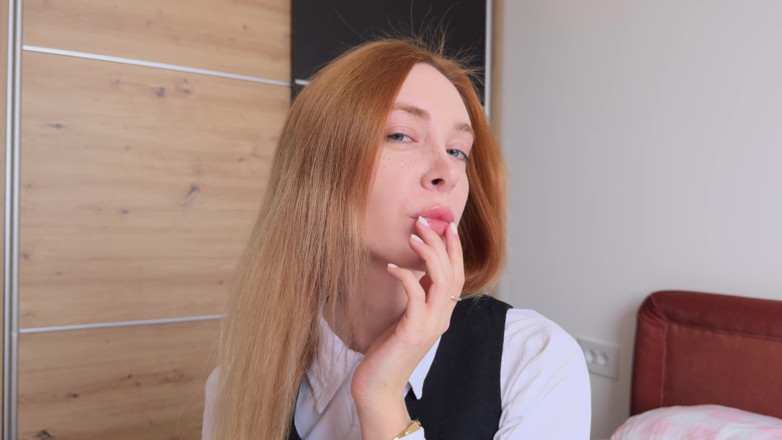 Loly Nebel Studio: The Most Beautiful Girl in the Office Suddenly Noticed You
