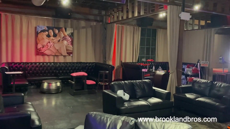 Brookland Brothers: Teens Serena and Cassandra hook up at club