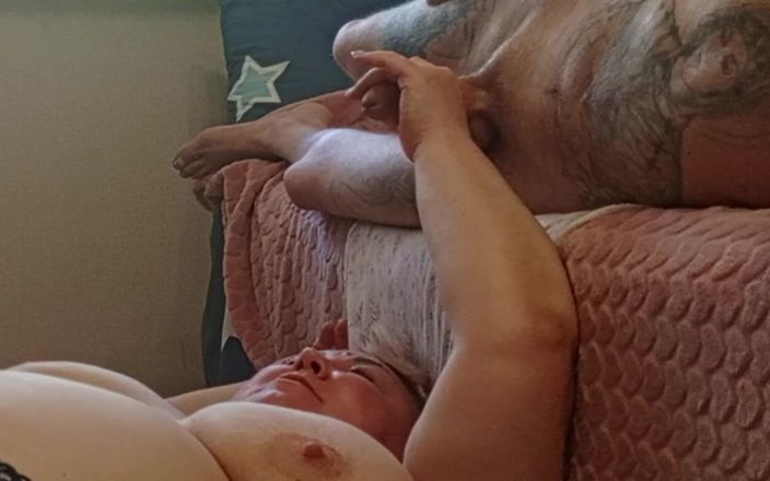 Zona901: Me masturbo la polla y me corro en la boca...