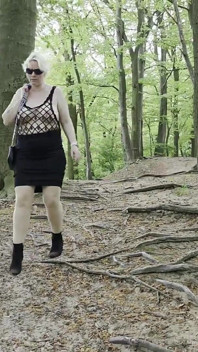 Frivoler Spaziergang Im Wald
