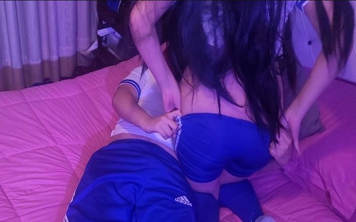 Astrid Cute: Настоящее видео студента со своим одноклассником, она просит его кончить ей внутрь, и ей это нравится