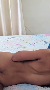 Nevlastní syn desi pronajímatele šuká se sexy služebníkem Bhabhi!