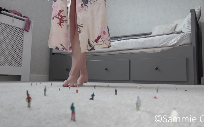 Sammie Cee: Barefoot Giantess