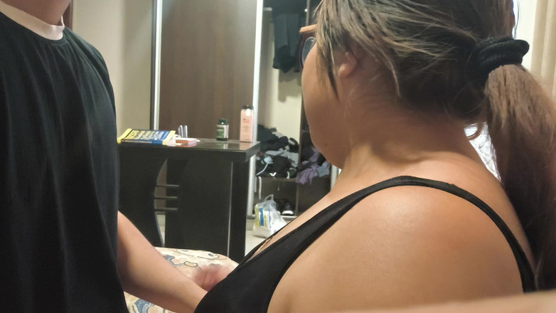 Moo DBOXXX: 和单身继母的一次化妆，她疯了