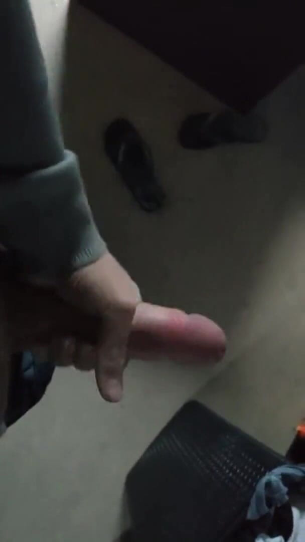 qaz11: Masturbación con la mano en cam-397