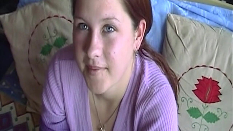 ORGASMX: Första avsugningen av 18-årig brunett