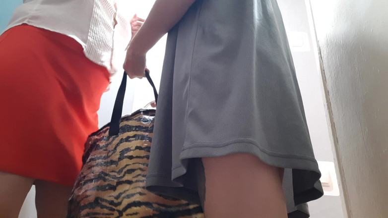 Lesbian-candys: Seduje a mi madrastra para masturbarnos al mismo tiempo