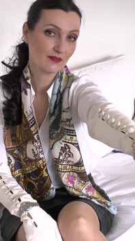 Diverse luxehorloges en lange witte leren handschoenen, Joi, Lady Victoria Valente