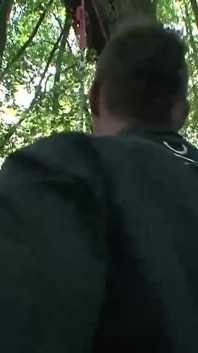 Dezbrăcată umilită și lovită în pădure