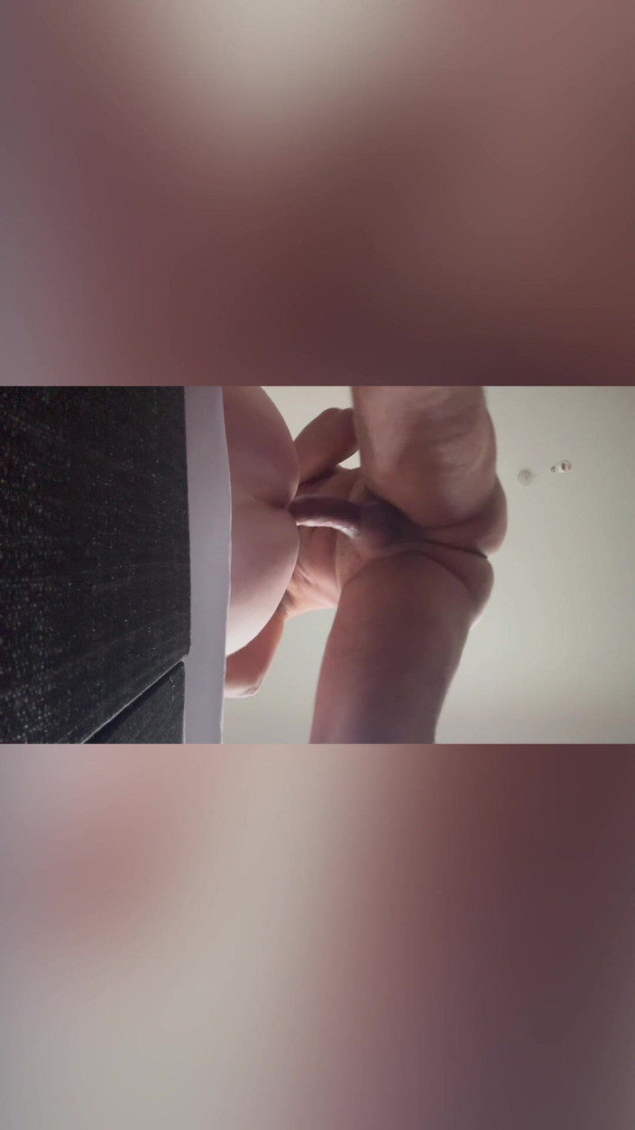 Hot dick in your ass: Sperma två gånger inuti min gifta granne medan fru handlar