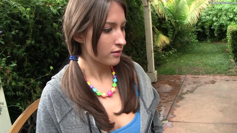 Babe Stare: Lizz Tayler é entregue a um pau enorme