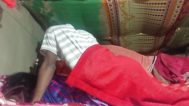 Premi pooja: 印度德西哥的印地语性爱电影 - 我的妻子不在家，所以我今天我的邻居女孩到我家做爱。