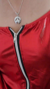 Excitée En Rouge