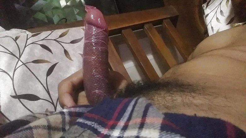 Bigfunn: Ensam onani med hårig kuk