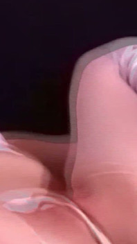 Insaziabile miLF in collant lucidi prende un grosso giocattolo in profondità