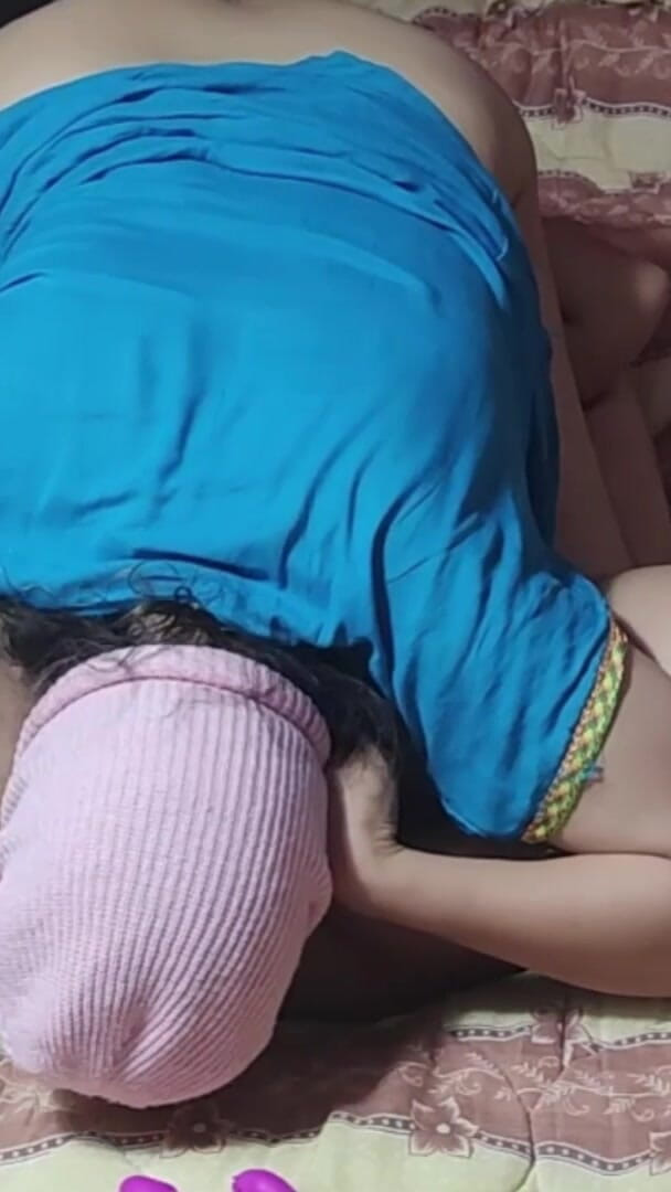 Arabic lesbian: Arabská lesbická dívka mě šuká sexuálními hračkami