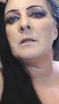 In topless sbadigliando la miLF anna