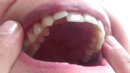 Sexy Milf: Kate apre la bocca per te