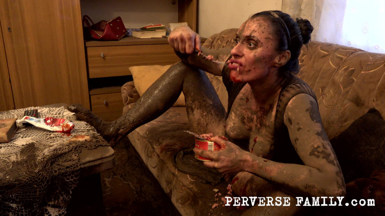 Perverse Family: Perverse family 38.4 (phần 3) Cô bé bẩn thỉu bị đụ trong một căn...