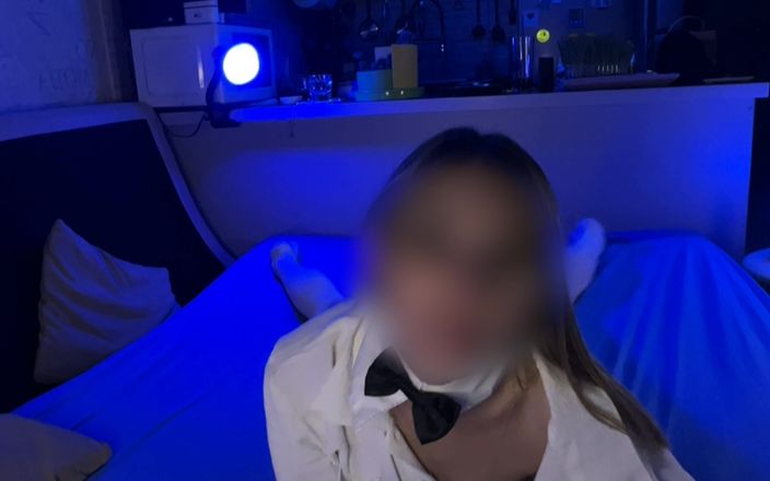 teentiabeanie: Petite Babe em meias brancas do joelho estão provocando você...