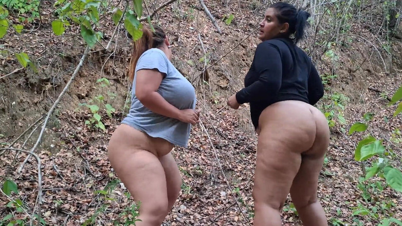 SugarPose: बड़ी गांड वाली लैटिना की गांड बाहर मटकाती है