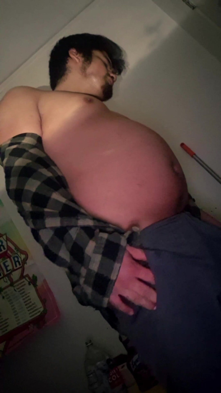 NakyJoss: 내 배를 부풀린 거대하고 큰 아이브