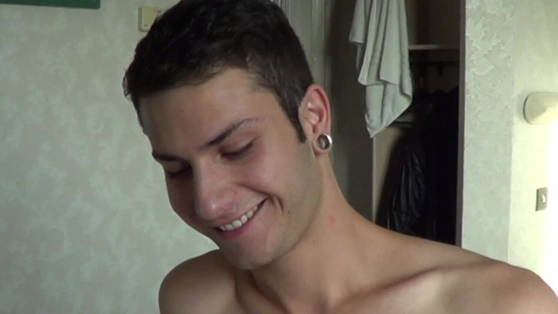 Latino Fucker: 20 yaşında bir adam, büyük bir