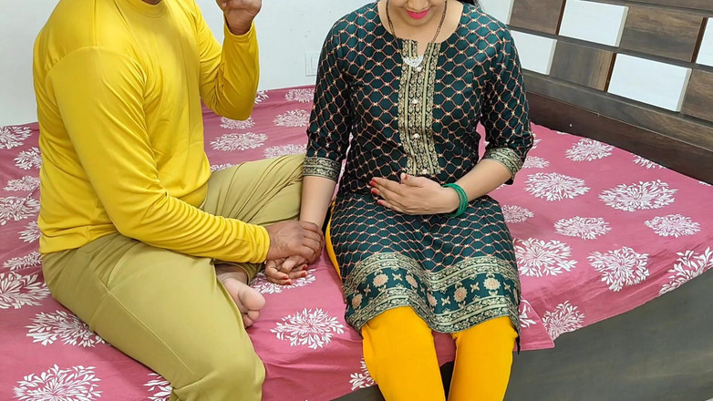 Sexy Komal: Quando Komal saiu de casa por algum tempo, seu marido...