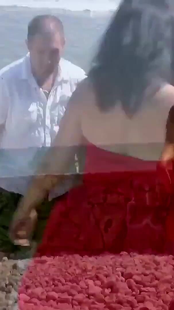 Milf taboo: Зрелая женщина Luna Negra шлюшка с сексуальными татуировками и темными волосами раздвигает ноги, чтобы растянуть ее киску
