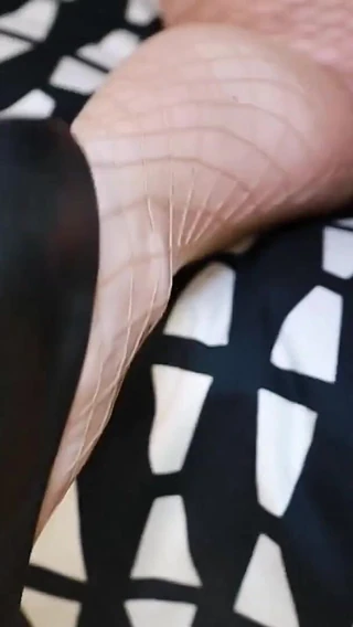 KimisWorld: High Heels & Fishnet Fantasy - up-close Teasing
