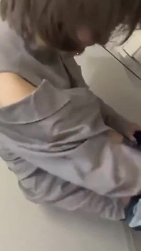 สาวผอมบางสำรวจอิสรภาพต้องห้าม พบการระบายเงียบๆ ใต้ท้องฟ้ายามค่ำคืน - a
